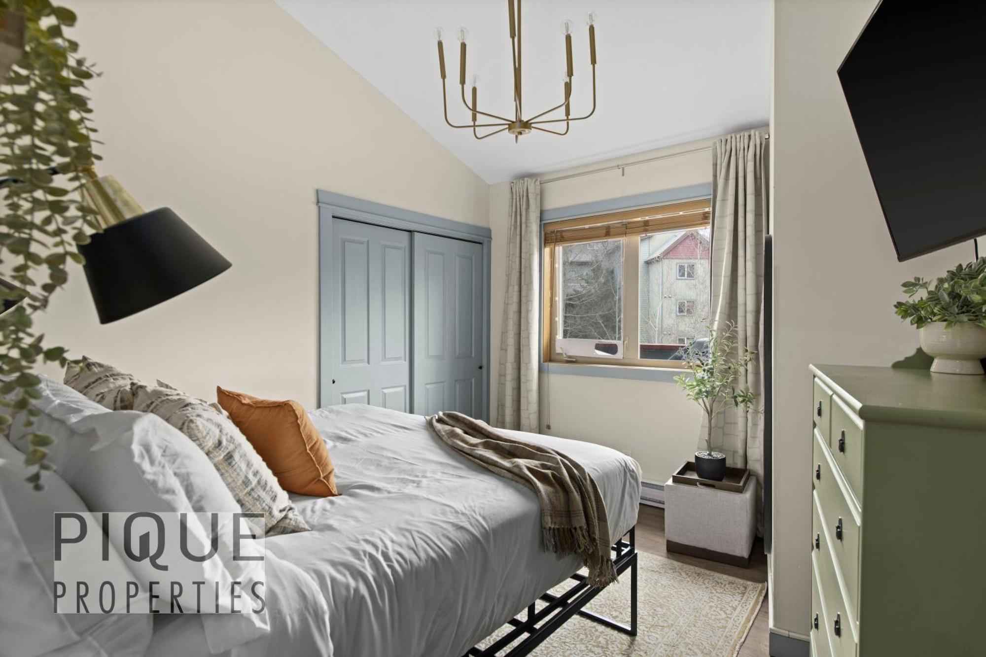 Appartement Mountain Loft Retreat, Heated Pool & Hot Tub, Ug Parking, Balcony, Wifi! à Canmore Extérieur photo