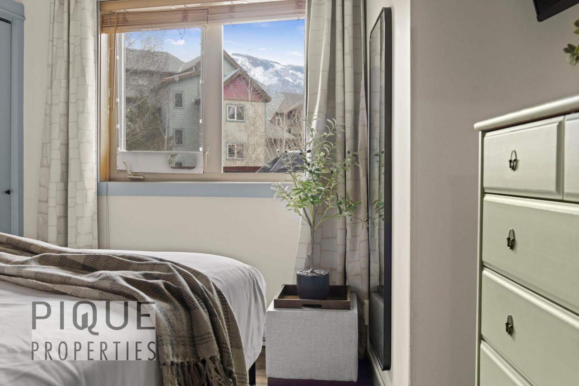 Appartement Mountain Loft Retreat, Heated Pool & Hot Tub, Ug Parking, Balcony, Wifi! à Canmore Extérieur photo